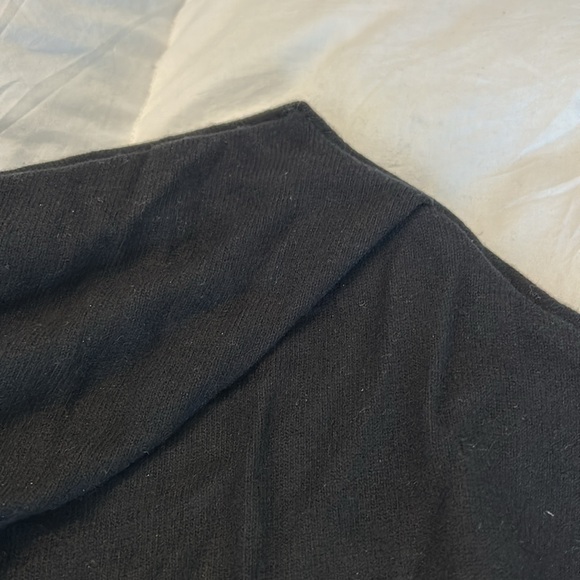 NWOT Elan Brand off-shoulder Sweater! - Picture 4 of 7